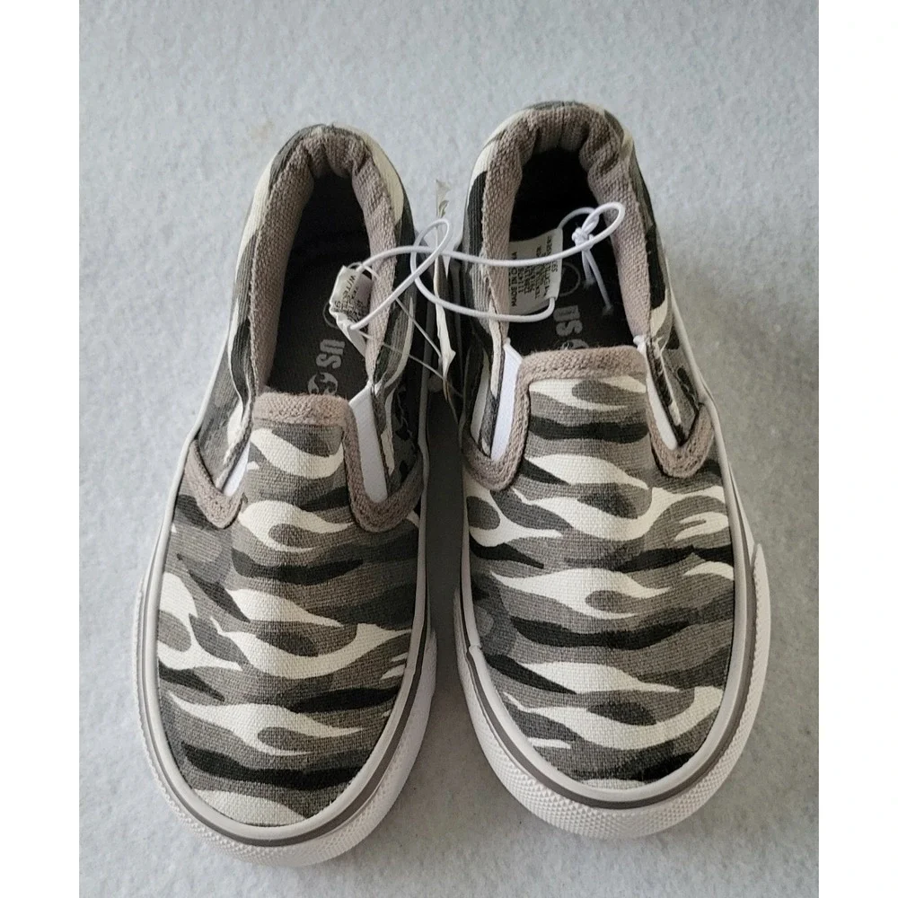 US SPORTS brand‎ Kids Camouflage Slip-On Sneakers size 7.